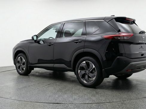 Used 2025 Nissan Rogue SV image 6