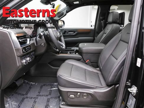 Used 2025 GMC Yukon XL Denali w/ Denali Reserve Package image 14