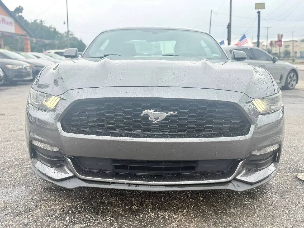 Used 2017 Ford Mustang Coupe RWD image 3