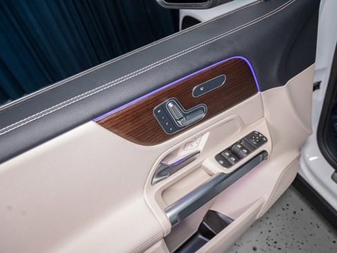 New 2025 Mercedes-Benz GLB 250 image 11