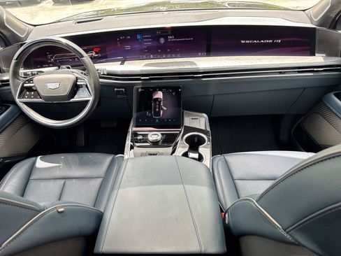 Certified 2025 Cadillac Escalade IQ Luxury 2 w/ LPO, Premium Carpet Package AWD/4WD image 27