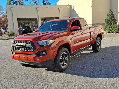 Used 2016 Toyota Tacoma TRD Sport w/ Towing Package image 3