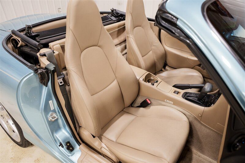 Used 2002 MAZDA MX-5 Miata RWD image 18