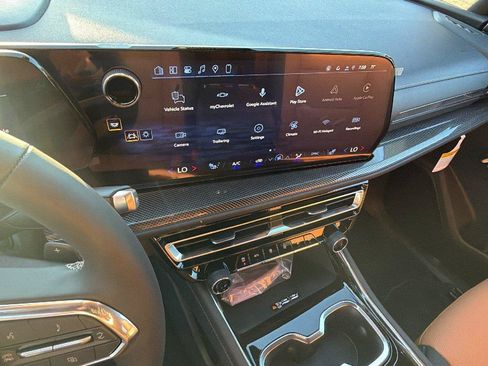 New 2027 Chevrolet Traverse Z71 w/ Driver Confidence Package AWD/4WD image 5