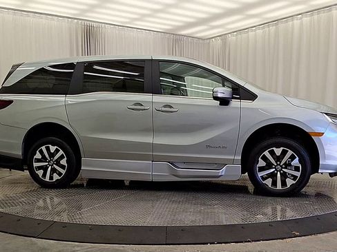 Used 2025 Honda Odyssey EX-L image 9