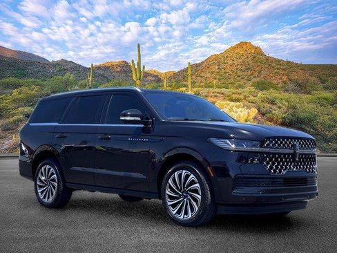 Used 2025 Lincoln Navigator Black Label AWD/4WD image 2