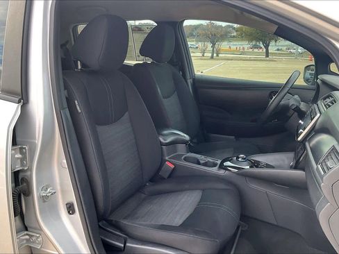 Used 2018 Nissan Leaf SV w/ SV Technology Package image 13