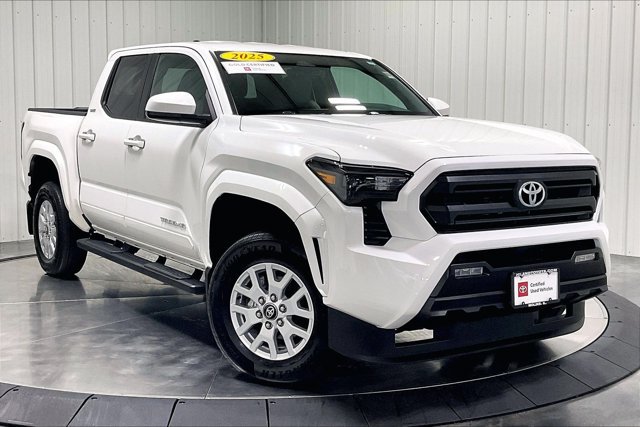 Certified 2025 Toyota Tacoma SR5 AWD/4WD image 3