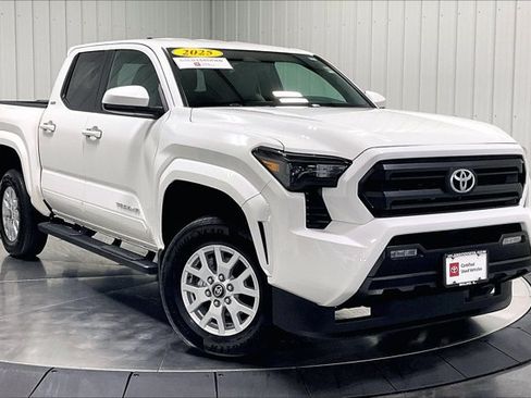 Certified 2025 Toyota Tacoma SR5 AWD/4WD image 3