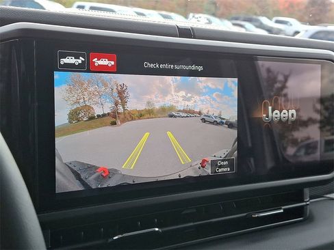 Used 2024 Jeep Gladiator Rubicon w/ Technology Group image 19