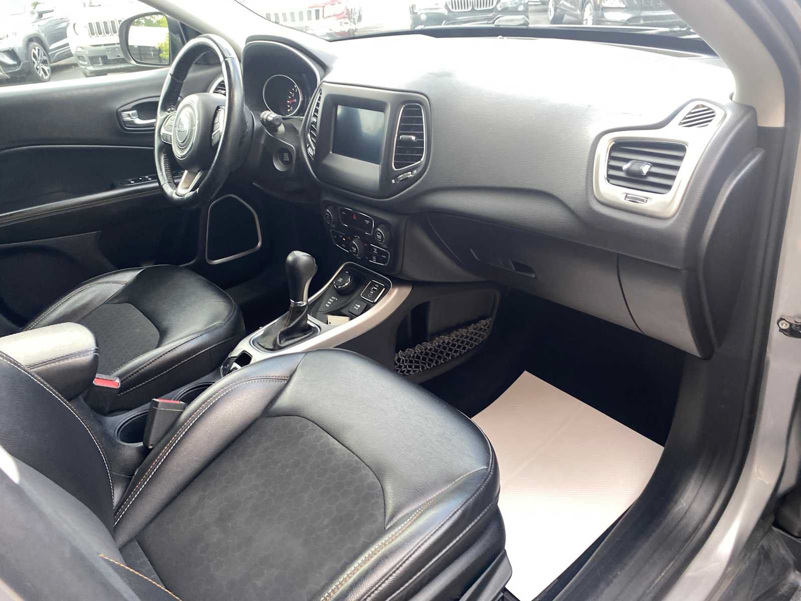 Used 2018 Jeep Compass Latitude w/ Popular Equipment Group AWD/4WD image 21