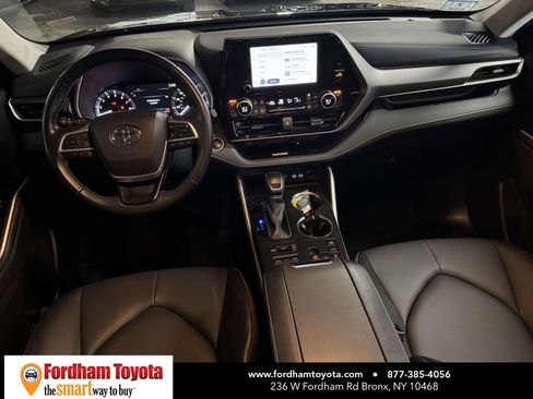 Used 2025 Toyota Highlander XLE image 13