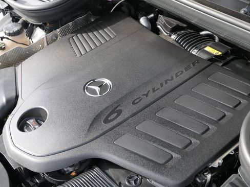 Used 2024 Mercedes-Benz GLE 450 4MATIC image 37