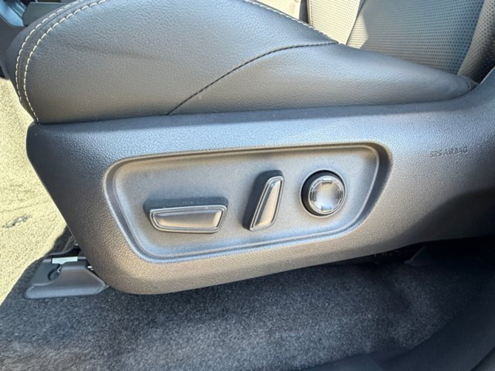 Used 2025 Toyota 4Runner Limited AWD/4WD image 11