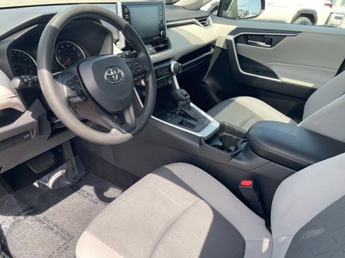 Used 2021 Toyota RAV4 XLE w/ Convenience Package FWD image 19