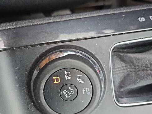 Used 2018 Ford Explorer XLT w/ Equipment Group 202A image 10