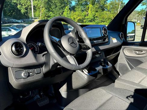 New 2025 Mercedes-Benz Sprinter 2500 image 9