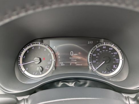 Used 2024 Toyota Highlander LE AWD/4WD image 18