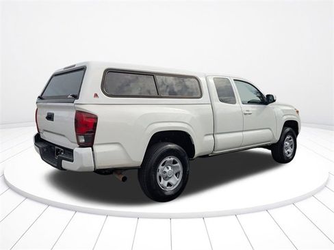 Used 2020 Toyota Tacoma SR image 3
