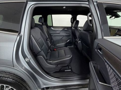 Used 2025 GMC Acadia Denali image 6