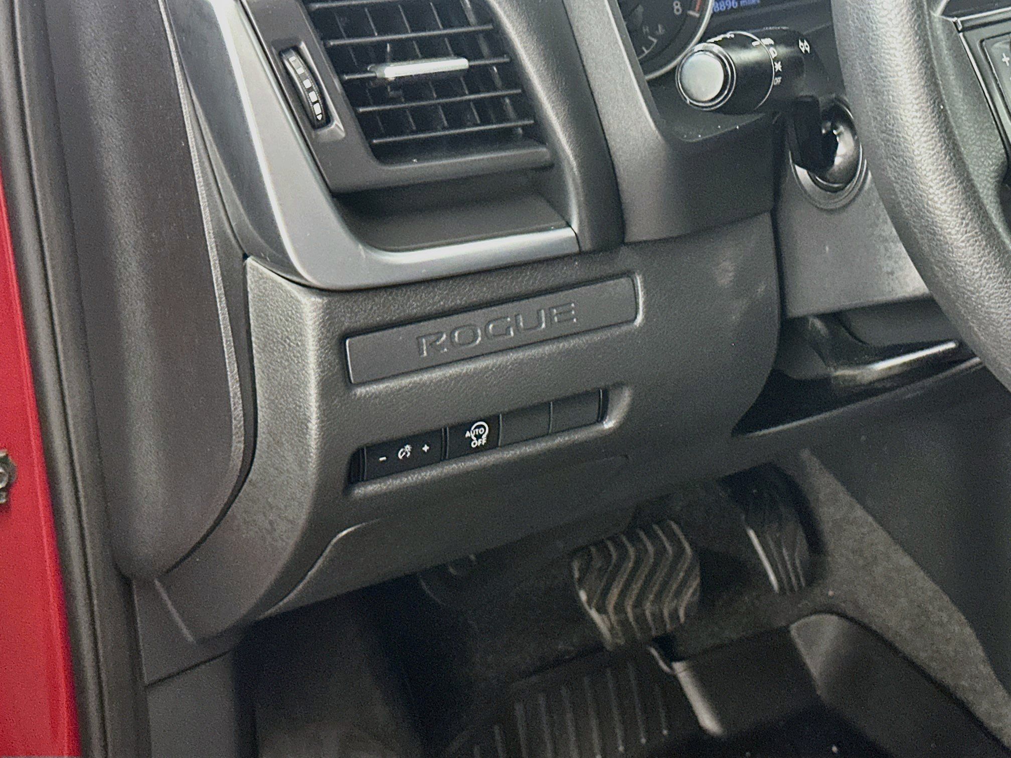 Used 2023 Nissan Rogue S AWD/4WD image 17