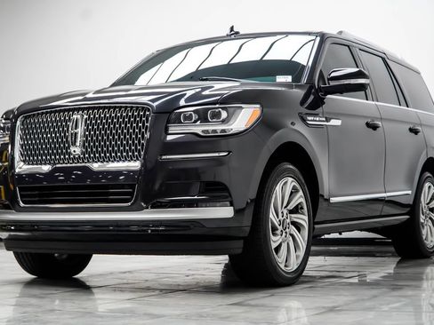Used 2024 Lincoln Navigator Premiere AWD/4WD image 9
