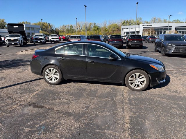 Used 2017 Buick Regal Premium w/ Driver Confidence Package #2 FWD image 16