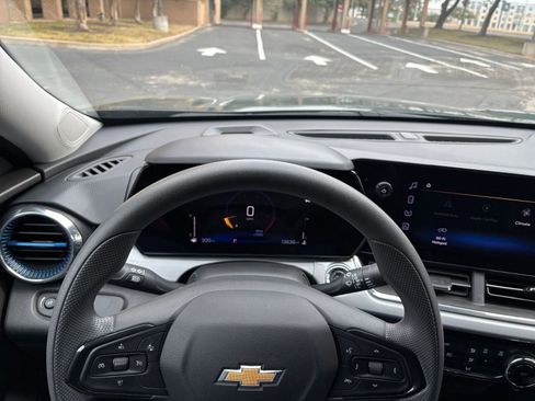 Used 2025 Chevrolet Trax LT image 29