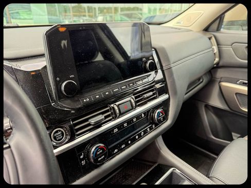 Used 2024 Nissan Pathfinder Platinum w/ Cargo Package image 13