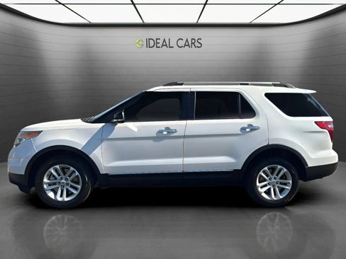 Used 2014 Ford Explorer XLT w/ Equipment Group 202A AWD/4WD image 8