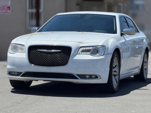 Used 2019 Chrysler 300 Limited RWD image 6