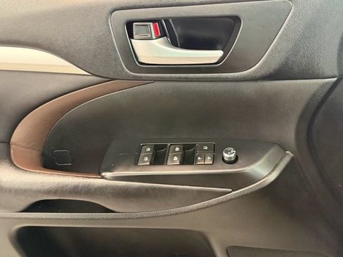 Used 2017 Toyota Highlander XLE w/ Protection Package #3 AWD/4WD image 23