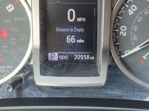 Used 2021 Toyota Tacoma SR5 AWD/4WD image 26