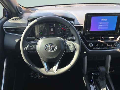 Used 2024 Toyota Corolla Cross AWD Hybrid w/ Moonroof Package image 12