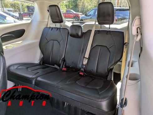 Used 2021 Chrysler Voyager Lxi image 18