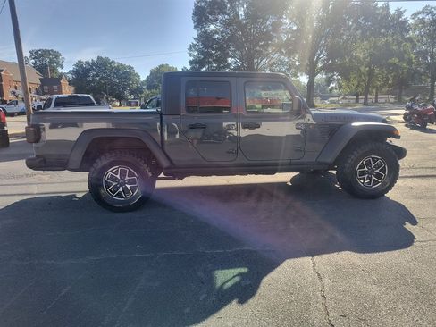 Used 2025 Jeep Gladiator Rubicon w/ Convenience Group AWD/4WD image 6