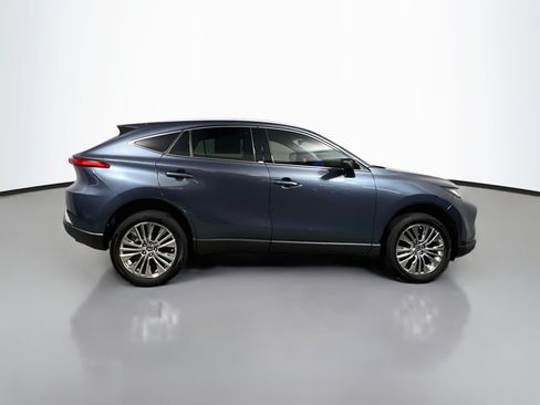 Used 2023 Toyota Venza XLE AWD/4WD image 3