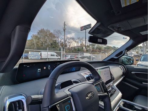 New 2025 Ford Expedition Max Platinum image 14