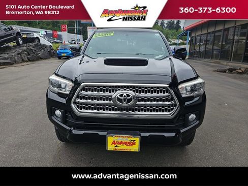 Used 2017 Toyota Tacoma TRD Sport w/ Premium & Technology Package AWD/4WD image 8
