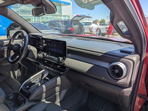Used 2026 Chevrolet Colorado LT w/ LT Convenience Package AWD/4WD image 45