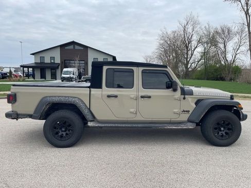 Used 2020 Jeep Gladiator Sport image 2