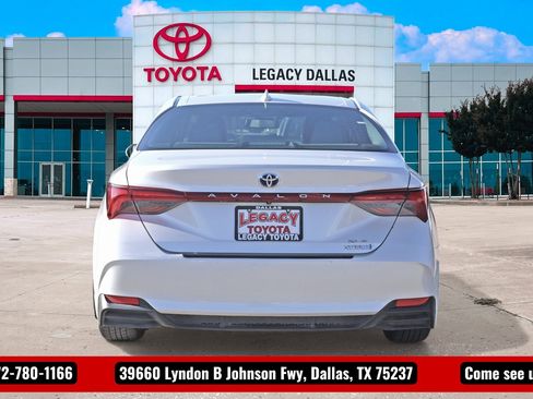 Used 2020 Toyota Avalon XLE image 9