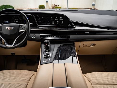 Used 2021 Cadillac Escalade ESV Premium Luxury image 36