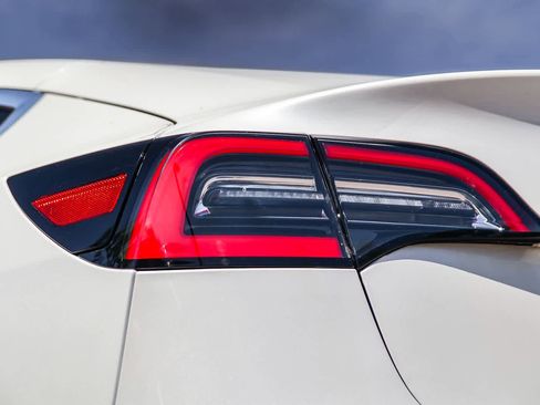 Used 2020 Tesla Model 3 Standard Range Plus image 7