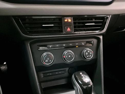 Used 2022 Volkswagen Taos SE w/ Panoramic Sunroof Package image 34