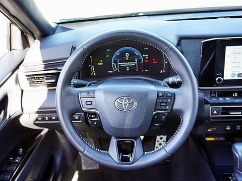 Used 2025 Toyota Camry SE FWD image 19