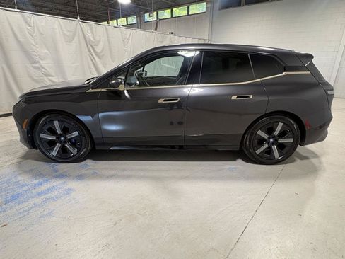 Used 2023 BMW iX xDrive50 w/ Premium Package AWD/4WD image 15