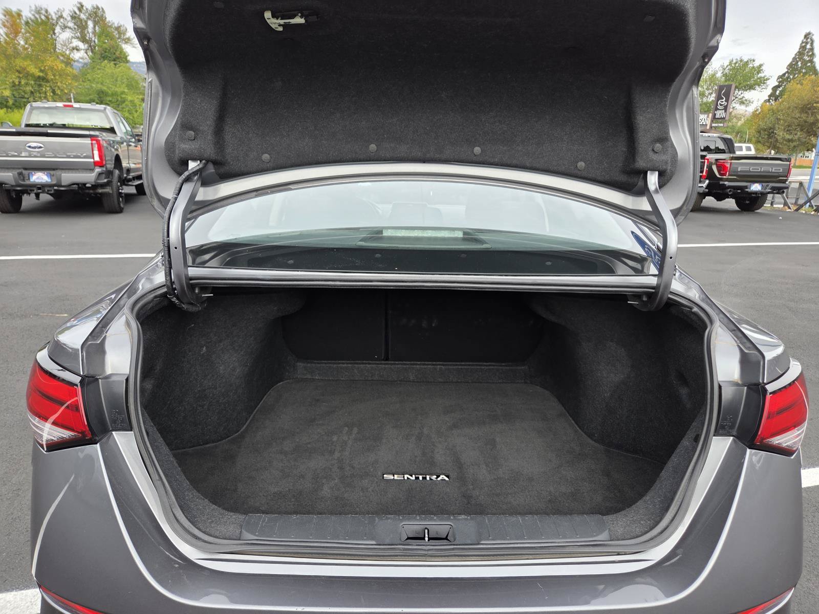 Used 2025 Nissan Sentra SV FWD image 17