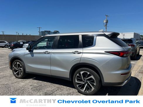 Used 2023 Mitsubishi Outlander SE Black Edition FWD image 3