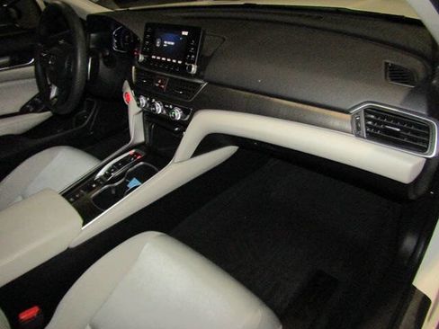 Used 2018 Honda Accord Hybrid image 12